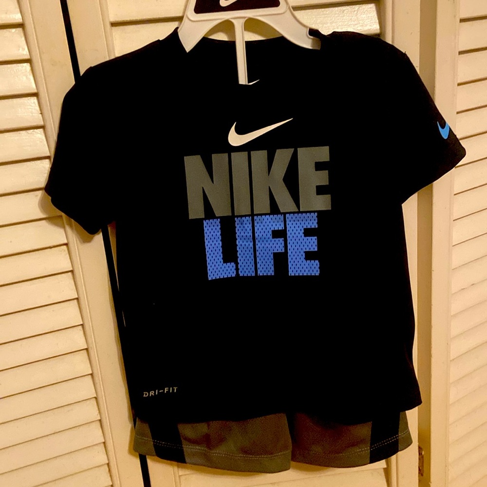 Toddler boy 2T Nike set, NWT